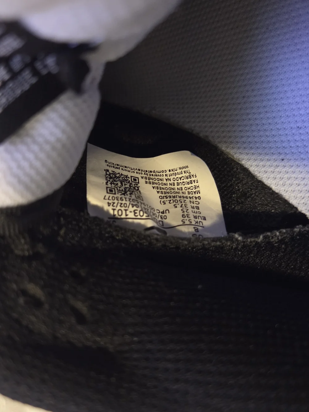 NWOT - Nike Women's Black/White Low-Top Sneakers